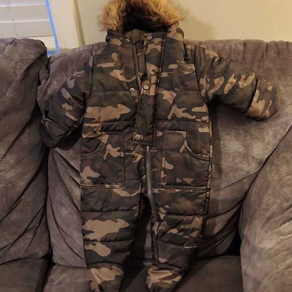 Rothschild Baby 6-9 months snowsuit winter outfit footies fleece faux fur hood - Picture 2 of 5